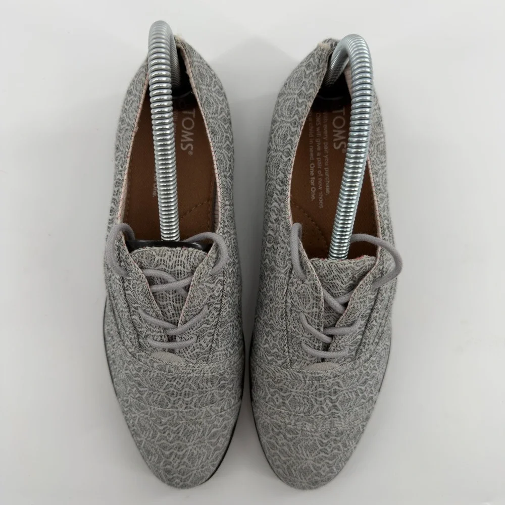 Toms brogue size